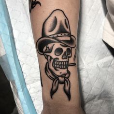 Traditional Skull Tattoo, Small Skull Tattoo, Traditional Skull, Traditional Black Tattoo, Cowboy Tattoos, Engraving Tattoo, Skeleton Tattoos, Leg Tattoo Men, Traditional Tattoo Design