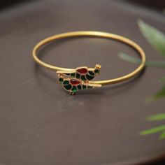 Festive Temple Jewelry Metal Bangle, Enamel Bangles Gold Indian, Elegant Gold Bangle With Peacock Design, Peacock Design Gold Bracelets, Gold Peacock Design Bangle Bracelet, New Gold Jewellery Designs, Womens Silver Jewelry