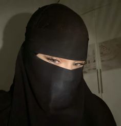 Niqab Astethic, Black Niqab Aesthetic, Niqabi Girl Aesthetic, Arabic Niqab, Black Niqab, Half Niqab, Niqab Eyes, Niqab Aesthetic, Hijab Black