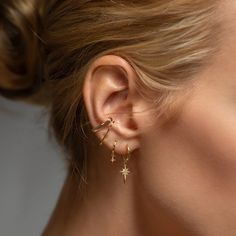 Bold adjustable Gold Ear Cuff that hugs around your upper lobe and conch. Sold as a single earring cuff. Gold Vermeil Hypoallergenic, lead and nickel free Thickness 3mm Inside Length 13mm (Does not fit those with large ear lobes) #E512-Gx1 Hoop Ear Stack, Gold Lobe Earrings, Huggie Earring Stack, Gold Ear Cuff Earrings, Dainty Gold Earring Stack, Earscapes Gold, Aesthetic Piercings Ear, Unique Ear Piercings Classy, Elegant Ear Piercings