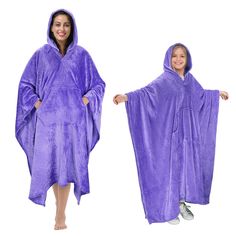 Tirrinia cape blanket is the must have in this winter! This wearable blanket arms free and allows you walk around outdoor & indoor such as walking around the house, witch other wearable blanket like snu couldn't do. Opening with two magnet snaps let you’re surrounded in luxurious front/back coverage and hands/arms-free convenience without awkward sleeves to get in the way. There’s also a giant pocket in front to storage and keep warm. Tirrinia cape blanket is perfect for indoors and outdoor, great for sports events, lounging, travel, and more. Perfect for all ages.The best gift for your friends and families at Birthday, Mother Day's, Thanksgiving, Christmas, New Year all Holiday. Size：55''x 80'' Machine wash cold, tumble dry separately at low temperature. Blanket Cape, Cape With Hood, Mother Days Gift, Waterproof Blanket, Blanket Poncho, Travel Wrap, Comfort Gifts, Oversized Blanket, Sherpa Throw Blankets