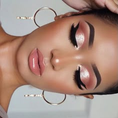 Rose Gold Makeup Looks, Quinceanera Makeup, Rose Gold Eye Makeup, Gold Ore, Gold Makeup Looks, Wedding Eye Makeup, Gold Eye Makeup, Prom Eye Makeup