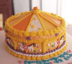 there is a cake that looks like a carousel