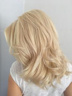 Butter Platinum Blonde, Honey Platinum Blonde Hair, Blonde Hair One Color, Medium Layered Blonde Hair, Natural Blonde Hair Inspiration, Blonde Hair With Pale Skin, Vanilla Cream Blonde Hair, Light Beige Blonde Hair, Solid Blonde Hair