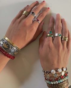 Futurisme Retro, Rings And Bracelets, Estilo Hippie, Mixed Metal Jewelry, Nail Jewelry, Dope Jewelry, Funky Jewelry, Jewelry Lookbook, Stacked Jewelry