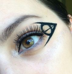 Harry Potter Eye Makeup, Harry Potter Makeup Looks, Maquillage Harry Potter, Harry Potter Makeup, Fantasy Make-up, Eyeliner Styles, Alternative Makeup, How To Apply Eyeliner, Edgy Makeup