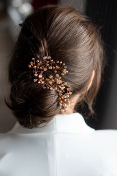 Unique handcrafted bridal hairpiece inspired by nature. The hairpiece is made of orange crystal beads (in various shades) which sparkle beautifully. This bridal hair jewelry is flexible and easy to wear, you only need a few bobby pins and it can decorate your hairdo in many different ways. This headpiece is perfect for autumn themed wedding, it will match brunettes and blondes perfectly. The hairpiece is 22cm long (8,7 inch).  All of my products are handcrafted. They appear as individual pieces and thus are unique and one of a kind. Every product is created when I feel passion and inspiration to make something new. I'd be more than pleased to see my little treasures as a choice for complementing your look. PLEASE NOTE Shipping takes: 1-3 weeks in Europe 2-6 weeks to the USA Autumn Themed Wedding, Autumn Bridal, Wedding Hairpiece, Hairstyle Wedding, Bridal Hairpiece, Bridal Hair Jewelry, Orange Crystals, Hair Jewelry Wedding, Bridal Headpiece