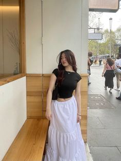 Bangkok Summer Outfit, White Skirt With Black Top, Pretty Outfits With Skirts, Summer Picnic Outfit Women, 90 Summer Outfits, Pretty Summer Outfits Casual, White Skirt Styling, Outfit For Skirt, Cute Summer Fits Modest