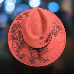 Burned Wide Brim Hat in a Rust Red. Pyrography techniques to create the burned design ,freehand! No Two Hats are ever the same. Each Hat is Sealed with a weather proofer, good for up to 12 months. Hats made by PIPER come with a signature travel/dust bag and a macrame hat wall hanger. Hat Brim Design, Custom Burned Hats, Pyrography Techniques, Burned Hats, Macrame Hat, Hat Burning, Hat Wall, Painted Hats, Velvet Hat