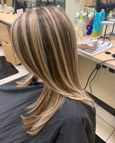 Strip Highlight Hair, Light Streaks Hair, Brown Hair With Skunk Highlights, Brown Skunk Highlights, Stripes Hair Color Highlights, Highlight Hair Ideas Blonde, Big Highlights Brown Hair, Blonde With Chunky Brown Lowlights, Skunk Highlights Brown Hair