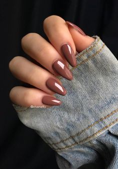 Shorter Oval Nails, Different Acrylic Shapes, Fall Cream Nails, Brown Acrylic Nails Almond, Casual Fall Nails, Earthy Nail Colors, Fall Nails Coffin Shape, Novemember Nails, Neutral Nails Fall