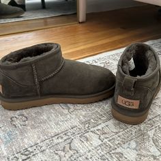 These Ultra Mini Uggs Have Hardly Been Worn And Excellent Condition! They Are A Size 8. It Is A Deep Gray Color. Ultra Mini Ugg, Ultra Mini Uggs, Mini Uggs, Ugg Ultra Mini, Ugg Mini, Deep Gray, Womens Uggs, Winter Rain, Ugg Shoes