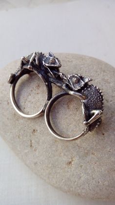 Weird Rings, Silver Images, Strange Rings, Two Finger Ring, Funky Rings, Chameleons, Unusual Rings, Dope Jewelry, Funky Jewelry