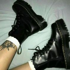 Botas Grunge, Feel Powerful, Estilo Indie, Fashion Grunge, Only Shoes, Pretty Shoes