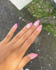 Short Almond Nails Summer Pink, Cute Summer Nails Hibiscus, Summer Pink Nails Almond, Cute Summer Nails With Flowers, Beachy Pink Nails, Cutest Summer Nails, Nail Ideas For Summer Almond, Cruise Nails Almond Shape, Pink Hibiscus Nails Almond