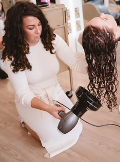 Wavy Hairstyles How To Do, Wavy To Curly Hairstyles, Curls Fine Hair, Curl Maven, Fine Hair Styling, Curly Hairstyles Fine Hair, Styling Naturally Wavy Hair, Wavy Fine Hair