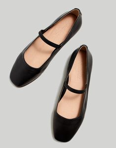 A comfy classic, these leather ballet flats with an elastic strap are a complement to any warm-weather 'fit. Plus, our MWL Cloudlift Lite padding makes it feel like you're walking on a...well, you know.We heard you, Greta fans: an early version of this shoe had a faulty lining that has been fixed for all new shipments.Please note: this item will naturally stretch for a roomier fit, so we recommend ordering a half size smaller than your normal size. Some wrinkling and buckling may occur due to th Black Ballet Shoes, Neutral Capsule Wardrobe, Classy Yet Trendy, Flats Outfit, Black Ballet, Travel Capsule Wardrobe, Leather Industry, Minimalist Capsule Wardrobe, Fall Capsule Wardrobe