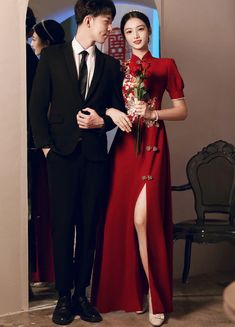 Modern Chinese red wedding qipao dress Chinese Marriage, Chinese Bridal Dress, Qipao Wedding Dress, Modern Chinese Wedding Dress, Red Chinese Wedding Dress, Red Chinese Dress, Modern Chinese Wedding, Red Silhouette, Cheongsam Wedding