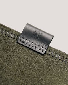 a close up view of the zipper on a green bag