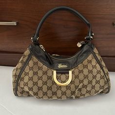 It Is In Used Condition And All The Flaws Have Been Shown In The Pictures . Vintage Gucci Bag, Gucci Vintage Bag, Gucci Vintage, Bags Vintage, Vintage Bag, Gucci Bags, Christmas Wishlist, Vintage Bags, Vintage Gucci