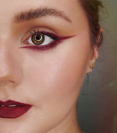 Red Eyeliner Looks Hooded Eyes, Red Makeup Under Eyes, Graphic Eyeliner Under Eye, Under Liner Eyeliner, Red Makeup Blue Eyes, Red And White Eyeliner, Red Winged Eyeliner, Casino Makeup Ideas, Red Black Makeup Looks