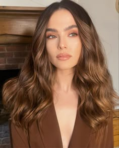 Everyday Makeup For Hazel Eyes, Zoey Deutch Hair, Natural Hair Colors, Dark Fall Hair Colors, Colour Season, Dark Fall Hair, Rambut Brunette, Autumn Palette, Rich Brunette