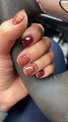 Nail Designs Sns Powder Fall, Nails Fall Colors Autumn, September Nails Acrylic Short, Powder Dipped Nails Fall, November Powder Dip Nails, Fall Nails Glitter Accent, Fall Revel Nails, 2024 Fall Nails Short, Autumn Nails Dip Powder Short