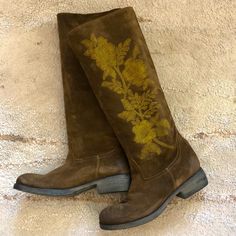 Beautiful Olive/Brown Suede Embroidered Boots. Never Worn! Dark Brown Suede Boots, Tall Suede Boots, Brown Suede Shoes, Art Muse, Brown Cowboy Boots, Embroidered Boots, Brown Suede Boots, Boots Suede, Fall 2024