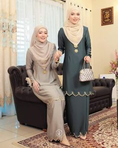 Spinach Side, Baju Kurung Moden, Model Gamis, Kurung Moden, Family Set, Hijab Dress, Dress Ideas, Ball Dresses