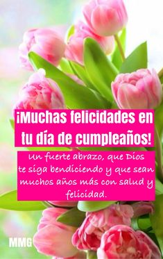 pink tulips in a vase with the words, i muchas felicadess en tu dia de cumpleanoos