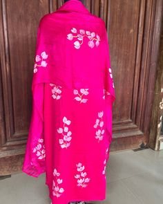 Panting Suit, Handpainted Suits, Painted Dupatta, Suit Painting, Plain Suit, Simple Kurta, Saree Painting Designs, Punjabi Suits Designer Boutique, Feminine Shirts