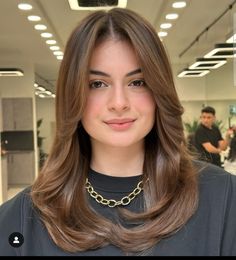 Best Haircut For Oval Face, Round Face Haircuts Medium, Middle Hair, Haircuts For Medium Length Hair, Oval Face Haircuts, Hair Inspiration Long, Fall Hair Cuts