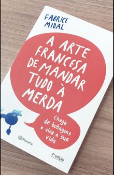 a book with an image of a speech bubble in spanish on top of a wooden table