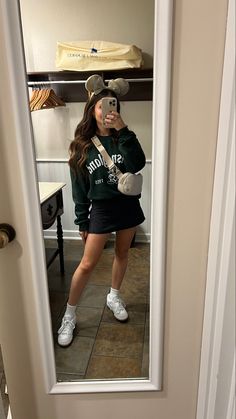 Disneyland Hoodie Outfit, Cold Day Disneyland Outfit, Cold Disney World Outfits, Disneyland Outfits Skirt, Disneyland Outfit Inspo Winter, Disney Coordinating Outfits, Disneyworld Outfit January, Winter Disney World Outfits Women, Black And White Disney Outfits