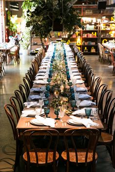 the long table is set with many place settings for people to sit down and eat