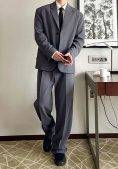 Men Formal Winter Outfit, Lawyer Outfit Man, Lawyer Aesthetic Men, Men Suit Aesthetic, Baggy Suits Men, Graduation Suit Men, Suit And Tie Aesthetic, Men Business Attire, Old Money Suit