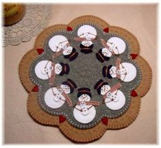 there are snowmen in the center of this table mat