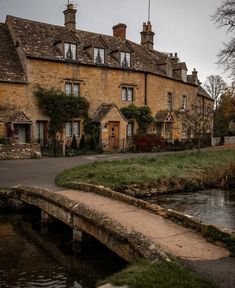 #travel #destination #uk #england #aesthetic #wallpaperforyourphone #village #simple #life #pinterest #bucket #list #travelgram #photography #photooftheday #photo #picoftheday Shetland Ponies, Countryside Village, Bucket List Travel, England Aesthetic, Cotswold Villages, Countryside House, The Cotswolds, English Countryside, Travel Bucket List