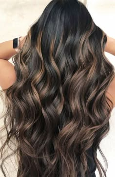 30 Caramel Highlights On Black Hair Looks Too Hot To Ignore Mahogany Balayage, Black Hair With Brown Highlights, Dark Brown Balayage, Brown Hair With Caramel Highlights, Hair Color Caramel, Balayage Hair Dark