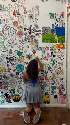 Wall Drawings Ideas Aesthetic, Doodles To Put On Your Wall, Things To Draw On Your Wall Trippy, Drawing Murals Wall Art, Drawing Collage Wall, Room With Drawings On The Wall, Wall Painting Inspo Aesthetic, Wall Art Drawing Ideas Bedroom, Draw On Wall Ideas Bedrooms