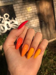 Gradient Nails Orange, Orange Fade Nails, Red Orange Nails Design, Nails Orange And Yellow, Orange And Red Nails, Yellow Orange Nails, August Nails Ideas, Red Orange Nails, Spring Nails Coffin