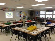 an empty classroom with desks and chairs