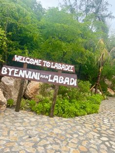 there is a sign that says welcome to labaree byanna and labaaadi