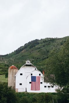 Photography – Page 4 – BFF PRINT SHOP American Barn, Country Barns, Farm Lifestyle, Dream Barn, Ranch Life, White Barn, A Barn, Old Barns, Summer Picnic