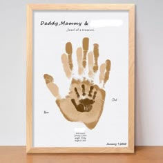 a wooden frame with a handprint on it that says daddy, mommy and me