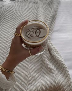 Chanel 19 Bag, Aesthetic Drink, Gucci Pink, Chanel 19, Instagram Jewelry, Cartier Bracelet, Designer Replica, Luxury Purses