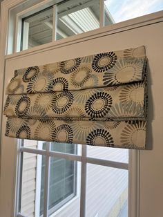 an image of a window with blinds in it