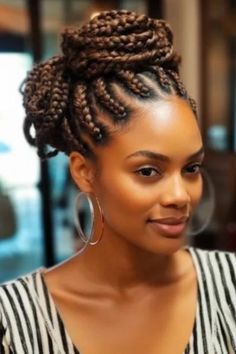 The crochet braid braids tied in a low bun look very sophisticated and can be great for official as well as unofficial occasions. In this style, the crochet braids are neatly pulled together into a low bun at the nape, which results in a sleek and sophisticated look. Click here to check out more trending crochet braids styles this year. Jumbo Crochet Braids, Crochet Micro Braids, Crochet Curls, Side Swept Curls, Crochet Box Braids, Crochet Braid Styles, Spiral Curls, Side Hairstyles, Micro Braids