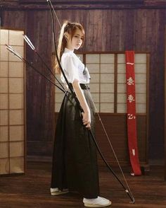 Female Samurai, Female Pose Reference, Bow And Arrow, Samurai Art, Figure Poses, Poses References, Human Poses