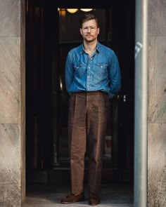 Brown Shirt Outfit, Brown Trousers Outfit, Italian Fashion Summer, Workwear Menswear, Mens Brown Shirt, Fashion Workwear, Trousers Outfit, Brown Trousers